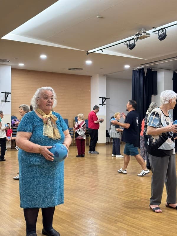 Alunos do 4.ºB do Externato Pica-Pau partilharam uma aula especial com os "Avós" do Centro Comunitário da Ramada — foto 3