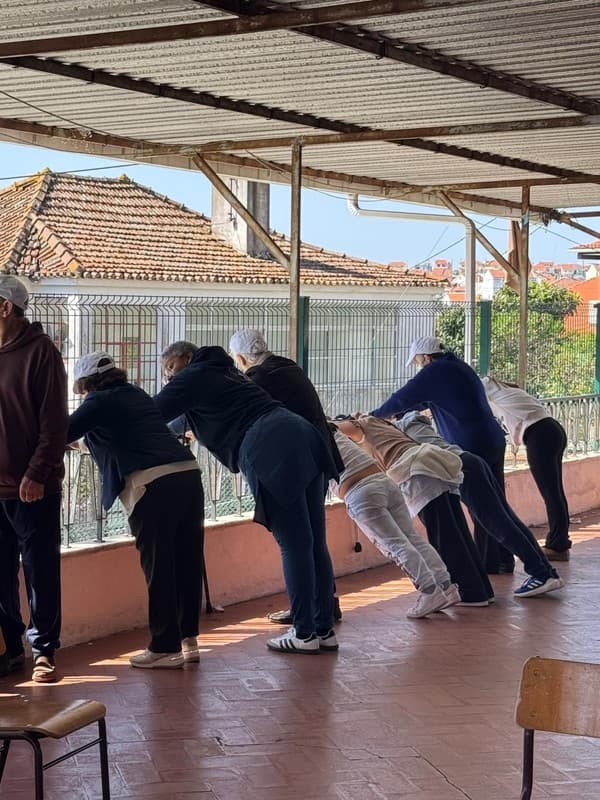 Um Encontro Especial: Utentes do Centro de Dia da Ramada e os Alunos do 4.º B — foto 3