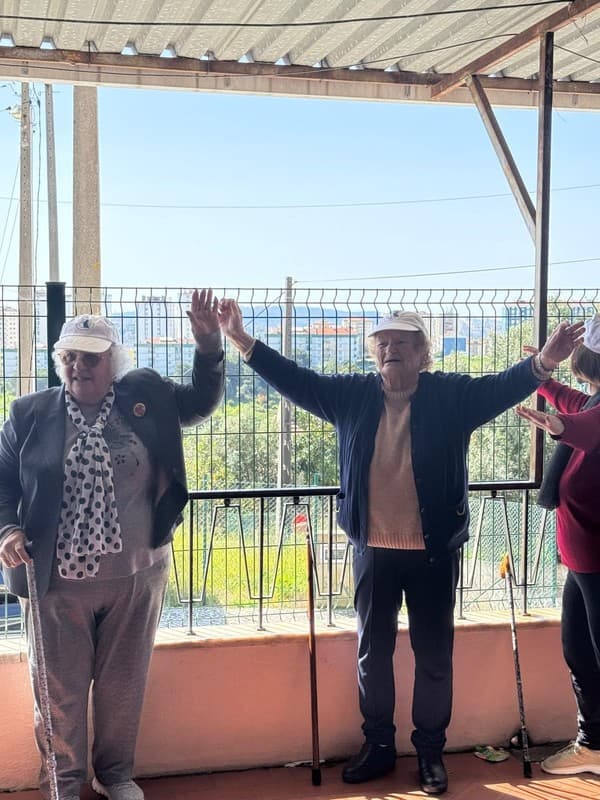Um Encontro Especial: Utentes do Centro de Dia da Ramada e os Alunos do 4.º B — foto 13