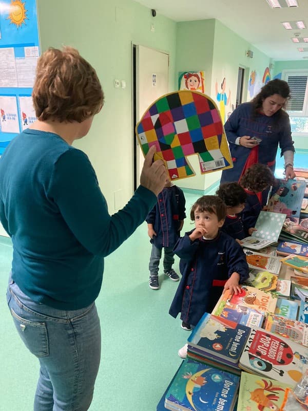 Feira do Livro no Externato Pica-Pau do Jardim da Amoreira — foto 1