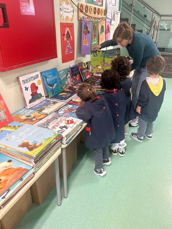 Feira do Livro no Externato Pica-Pau do Jardim da Amoreira — foto 3