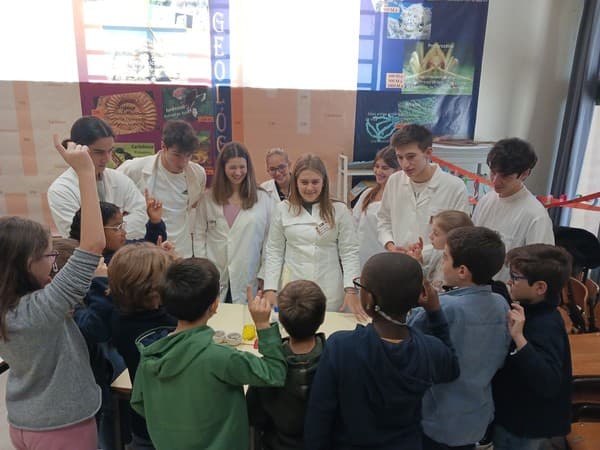 Turma do 4.º ano em visita à Semana da Ciência — foto 2
