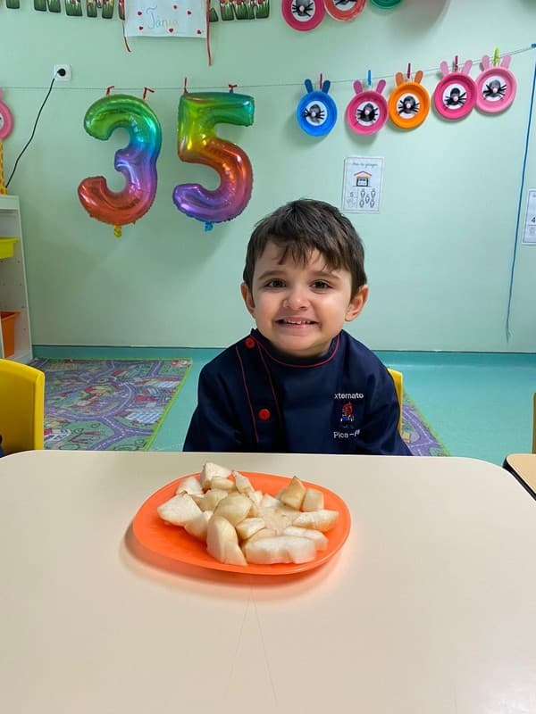 Sala dos Pipocas fazem espetadas de frutas — foto 1