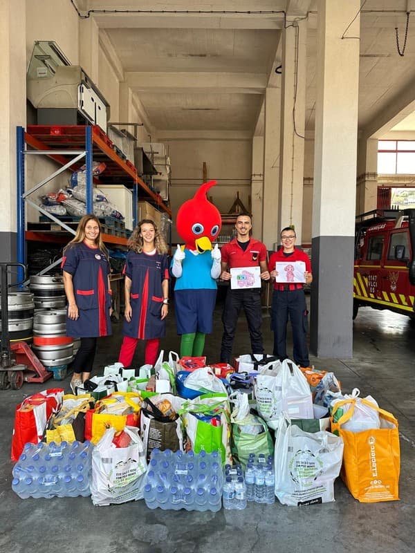 Externato Pica-Pau entrega bens aos Bombeiros Voluntários de Caneças — foto 1