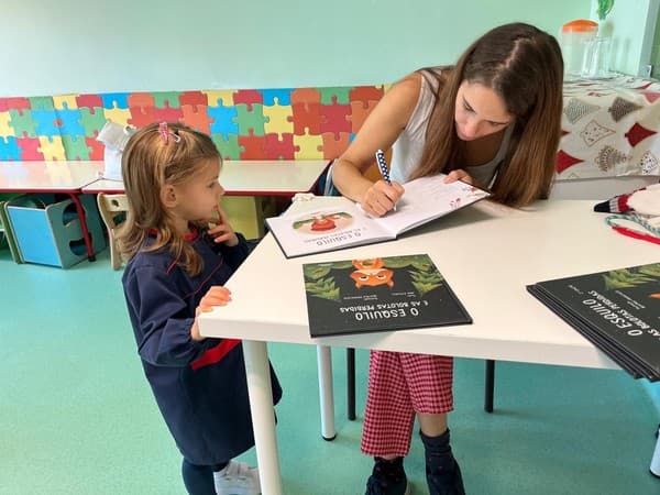 Externato Pica-Pau recebe visita da autora Ana Stilwell — foto 1