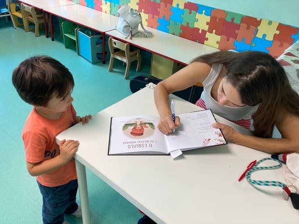 Externato Pica-Pau recebe visita da autora Ana Stilwell — foto 4