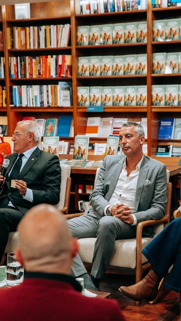 Dr. Miguel Martins na apresentação do livro “Eu Escolho Crescer com Saúde” — foto 1