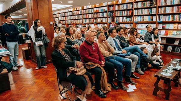 Dr. Miguel Martins na apresentação do livro “Eu Escolho Crescer com Saúde” — foto 3