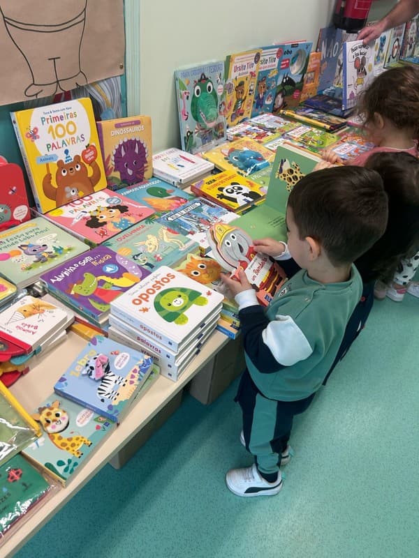 Externato Pica-Pau do Jardim da Amoreira recebe Feira do Livro — foto 1