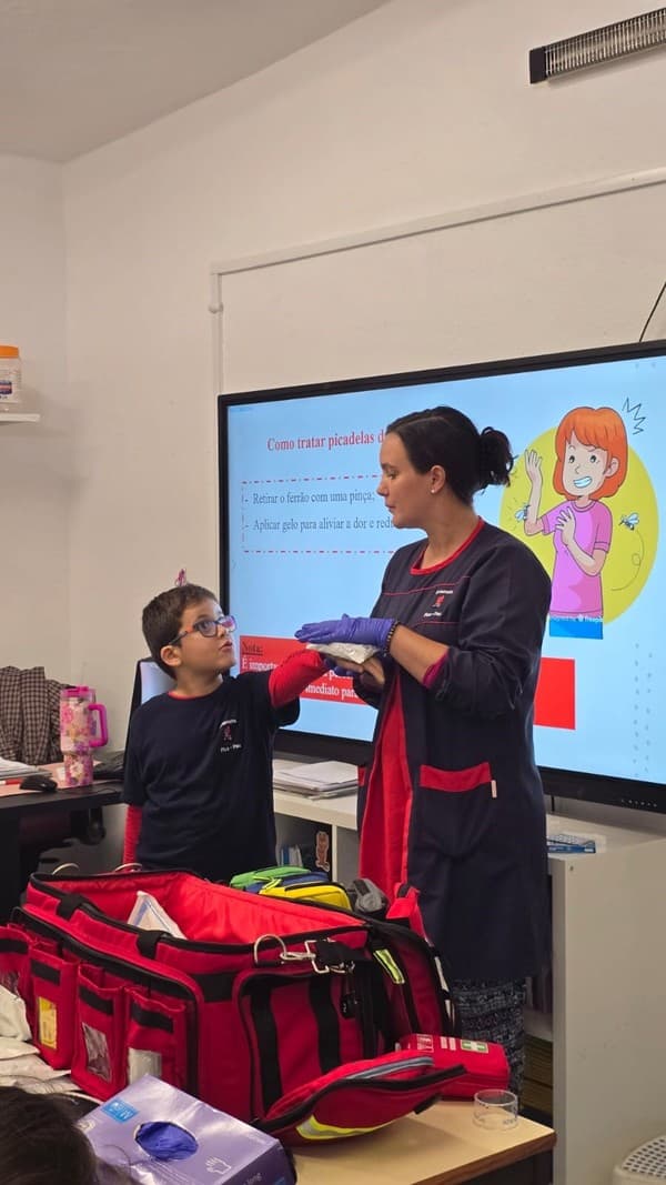 “Aprender a Salvar Vidas” - Primeiros socorros na turma do 3° ano — foto 1