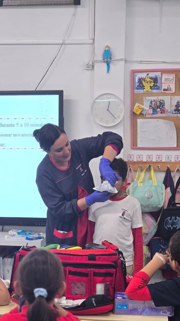 “Aprender a Salvar Vidas” - Primeiros socorros na turma do 3° ano — foto 2