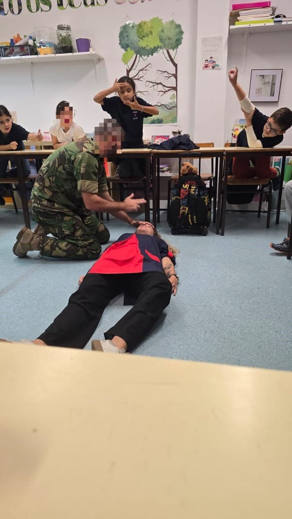 “Aprender a Salvar Vidas” - Primeiros socorros na turma do 3° ano — foto 10