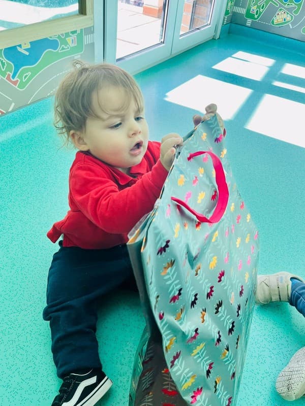 Externato Pica-Pau do Jardim da Amoreira celebra Dia de Reis com troca de prendas — foto 9