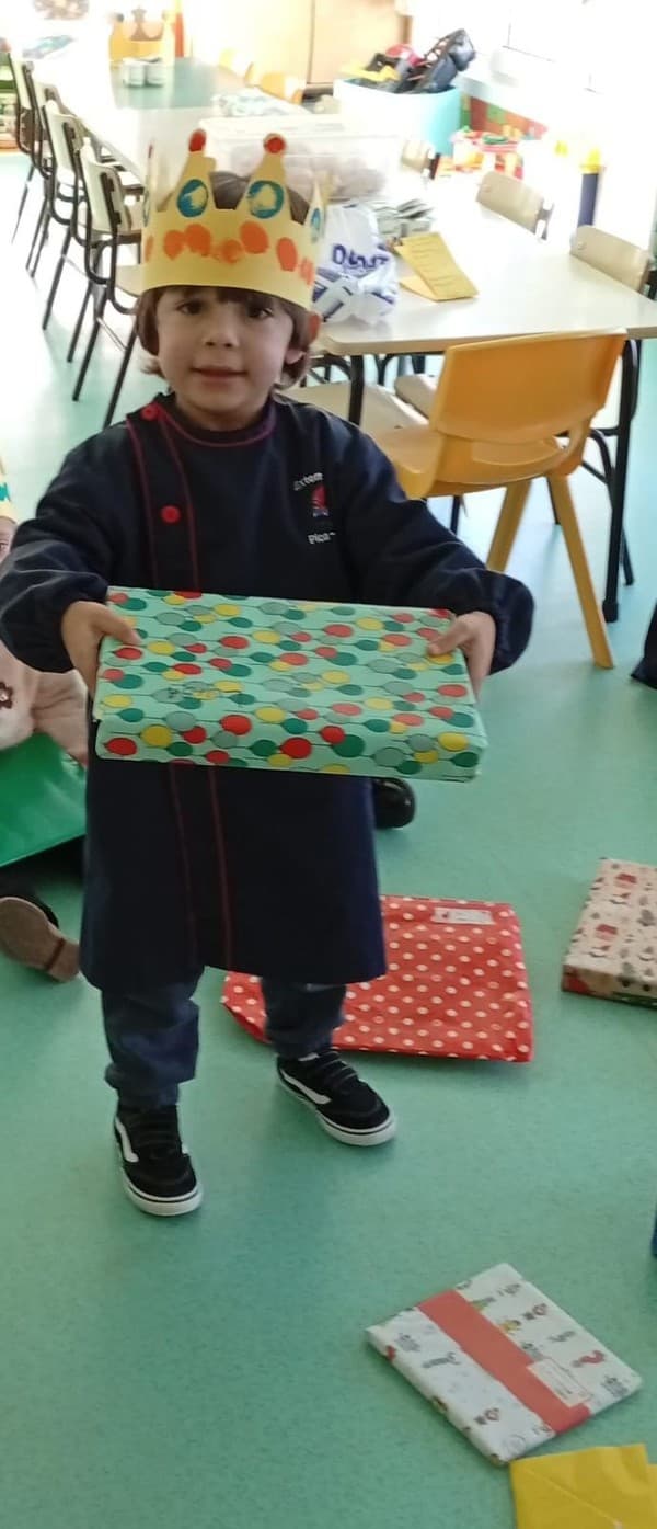 Externato Pica-Pau do Jardim da Amoreira celebra Dia de Reis com troca de prendas — foto 12