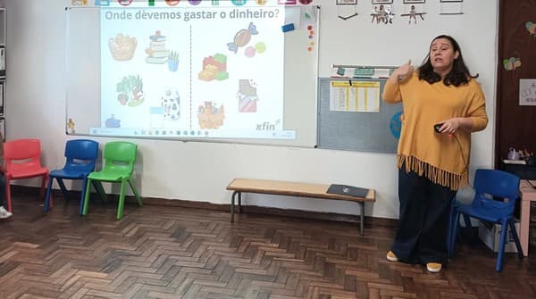 Salas dos 4 e 5 anos em sessão sobre Literacia Financeira — foto 1