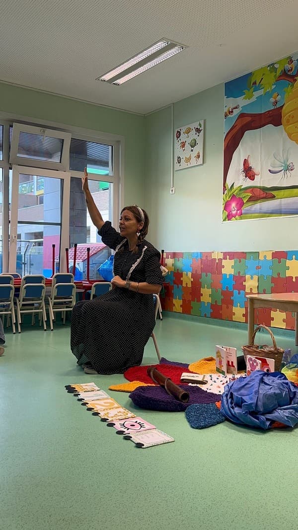 Autora Andreia Salgueiro visita Externato Pica-Pau do Jardim da Amoreira no Dia do Livro — foto 1