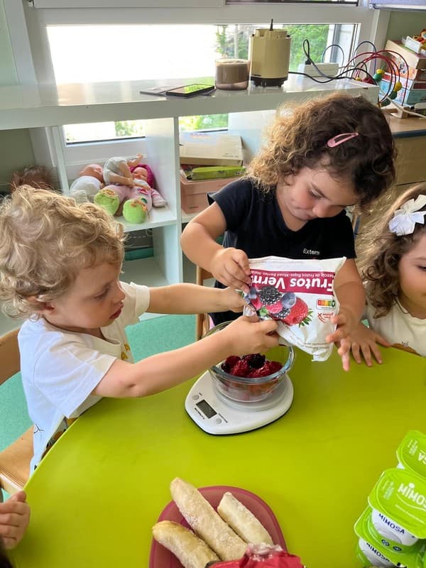 Sala dos 2 anos prepara gelado saudável — foto 1