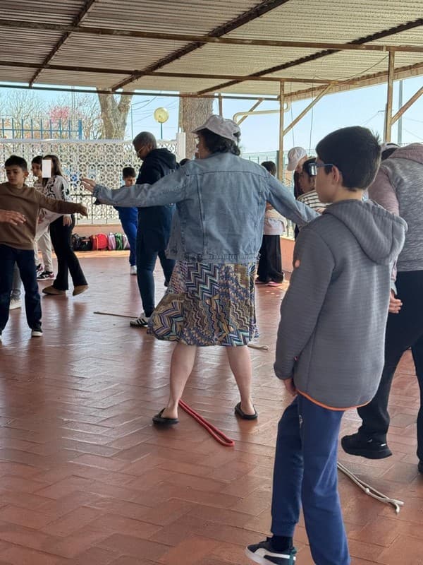 Um Encontro Especial: Utentes do Centro de Dia da Ramada e os Alunos do 4.º B — foto 12