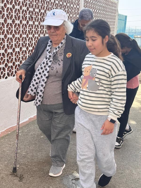 Um Encontro Especial: Utentes do Centro de Dia da Ramada e os Alunos do 4.º B — foto 5