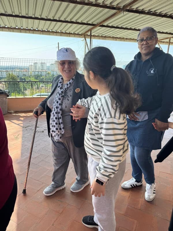 Um Encontro Especial: Utentes do Centro de Dia da Ramada e os Alunos do 4.º B — foto 6