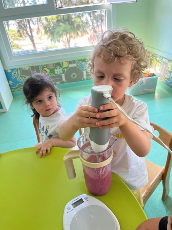 Sala dos 2 anos prepara gelado saudável — foto 7