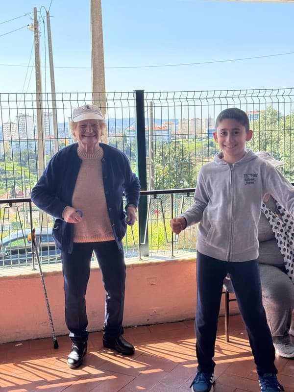 Um Encontro Especial: Utentes do Centro de Dia da Ramada e os Alunos do 4.º B — foto 1