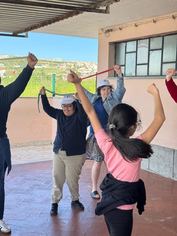 Um Encontro Especial: Utentes do Centro de Dia da Ramada e os Alunos do 4.º B — foto 14