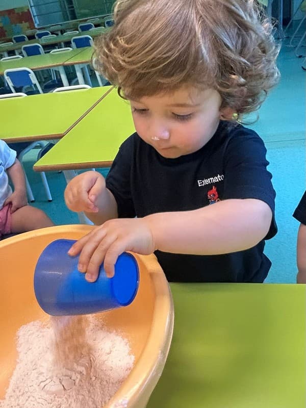 Turmas dos 12/24 meses celebram o Dia da Criança com bolachinhas de manteiga — foto 3