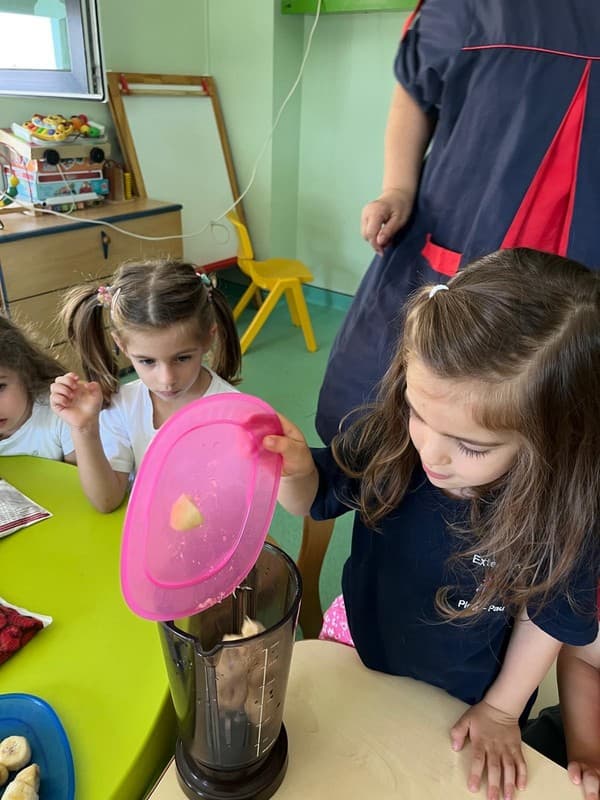 Sala dos 2 anos prepara gelado saudável — foto 15
