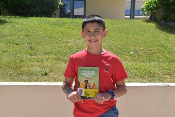 Alunos do Externato Pica-Pau assistiram à apresentação do livro “Eu escolho crescer com saúde” — foto 2