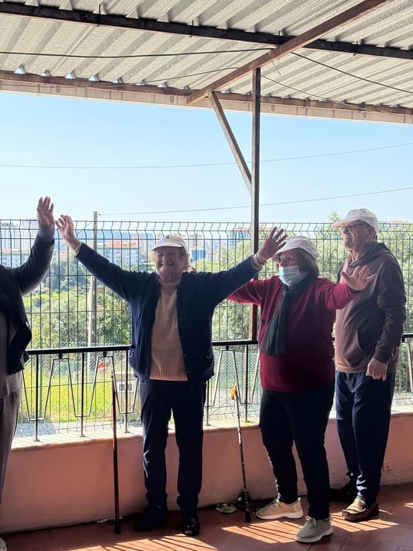 Um Encontro Especial: Utentes do Centro de Dia da Ramada e os Alunos do 4.º B — foto 19