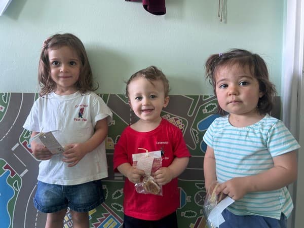 Turmas dos 12/24 meses celebram o Dia da Criança com bolachinhas de manteiga — foto 4