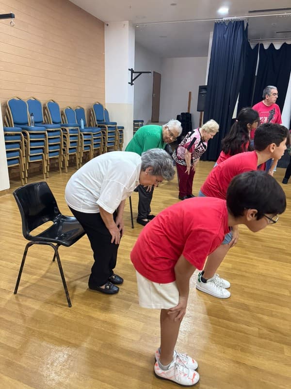 Alunos do 4.ºB do Externato Pica-Pau partilharam uma aula especial com os "Avós" do Centro Comunitário da Ramada — foto 14