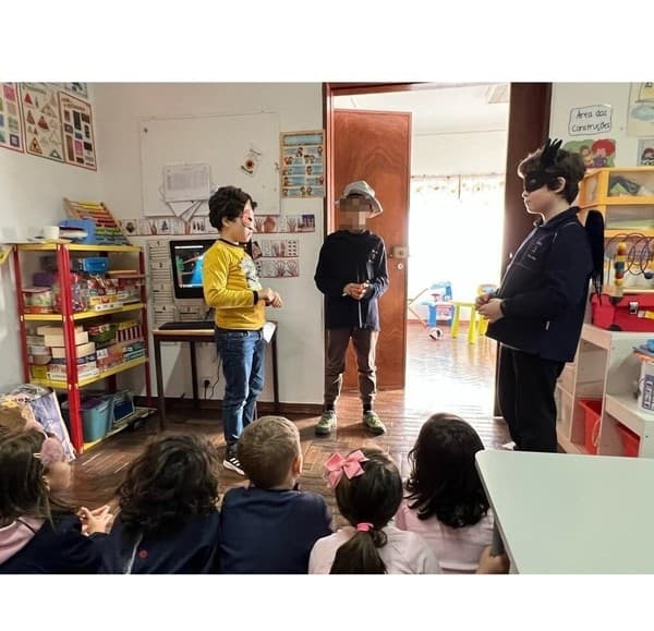 4.º ano levou a fábula "A raposa e o corvo" até às salas da nossa Escola — foto 2