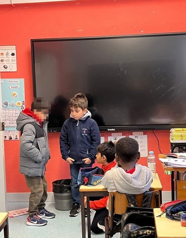 4.º ano levou a fábula "A raposa e o corvo" até às salas da nossa Escola — foto 3