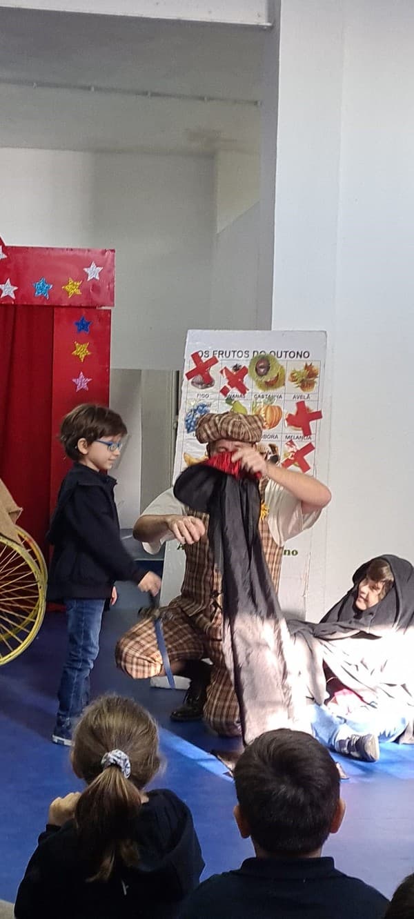 A "Castanha Brincalhona" de visita ao Externato Pica-Pau — foto 2