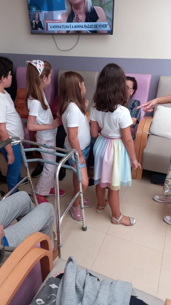 Alunos do 3.º ano celebram o Dia Internacional do Idoso — foto 24