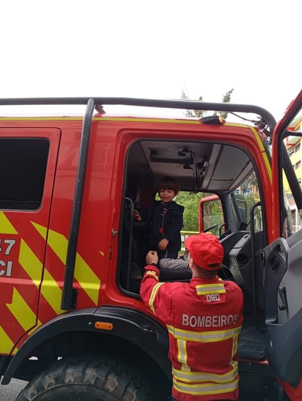 Externato Pica-Pau entrega doações aos Bombeiros de Caneças após campanha solidária — foto 3