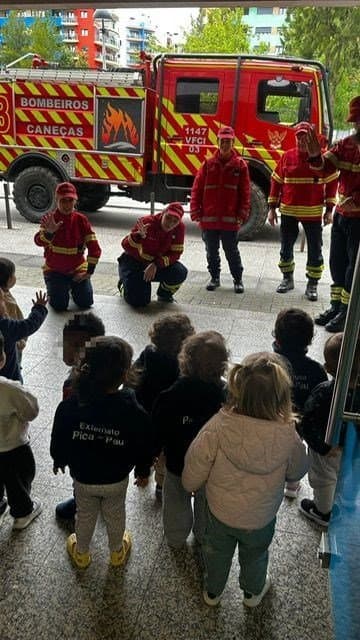 Externato Pica-Pau entrega doações aos Bombeiros de Caneças após campanha solidária — foto 14