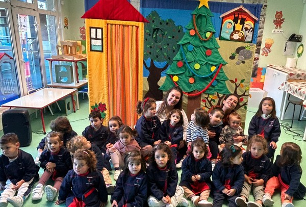 Externato Pica-Pau do Jardim da Amoreira recebeu a peça “O Pinheirinho de Natal”