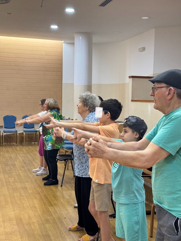 Alunos do 4.ºB do Externato Pica-Pau partilharam uma aula especial com os "Avós" do Centro Comunitário da Ramada