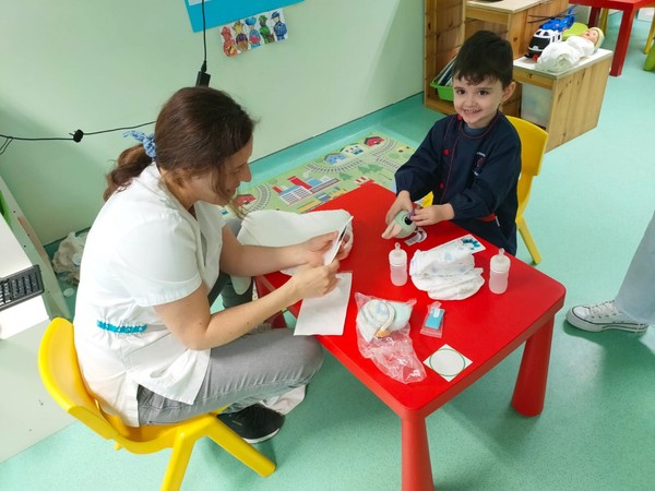 Pipocas aprendem as profissões com a ajuda das famílias
