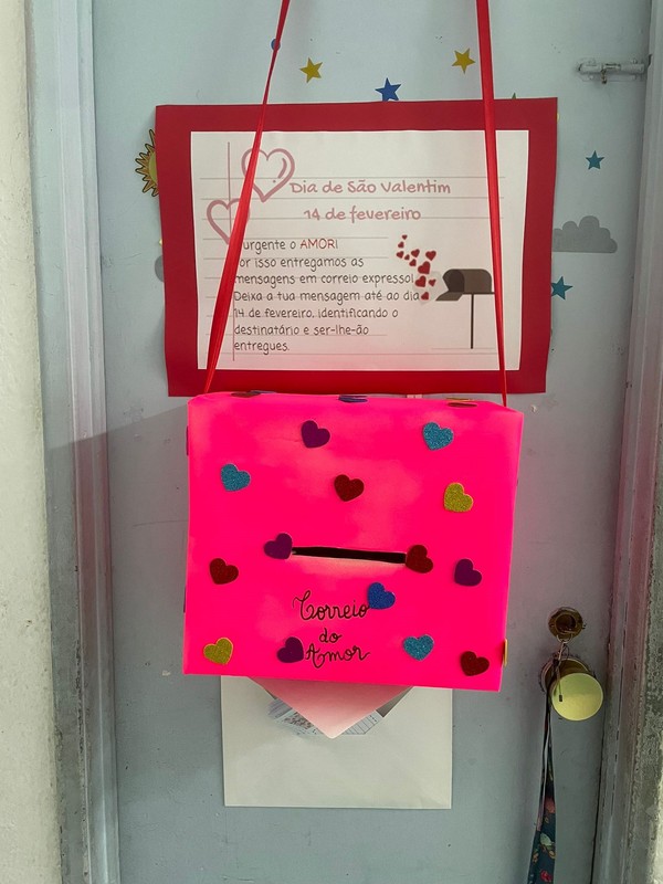 A turma do 3.º ano criou uma caixa de correio do amor