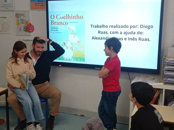 Turma do 2.º ano dinamiza Projeto Ler para Crescer