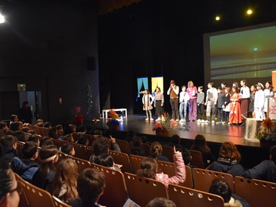Externato Pica-Pau foi ao Teatro