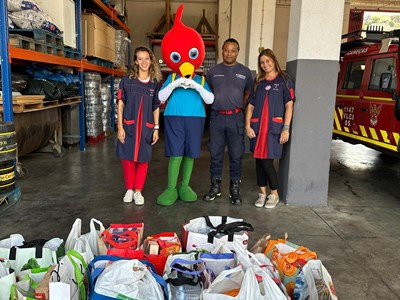 Externato Pica-Pau entrega bens aos Bombeiros Voluntários de Caneças