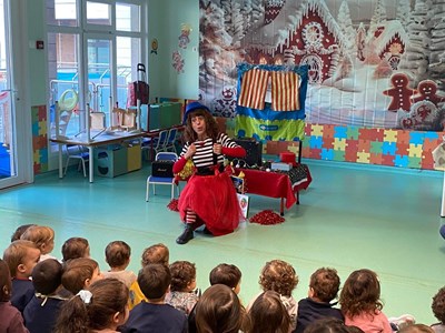 Externato Pica-Pau recebe espetáculo de magia