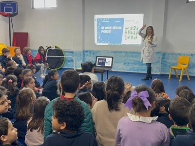 Externato Pica-Pau recebeu ação “A Escola e a Pediculose” da Farmácia Sena Belo
